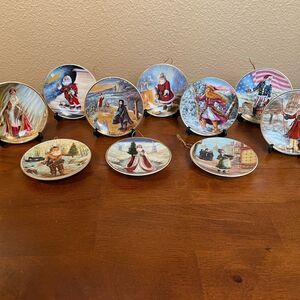 Duncan Royale Christmas Themed 1983 History of Santa Claus Mini Plates x 10
